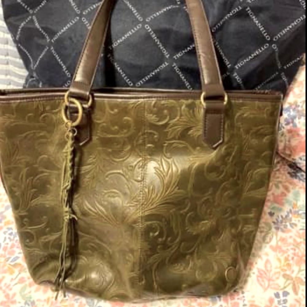 Like new leather Tignanello Satchel